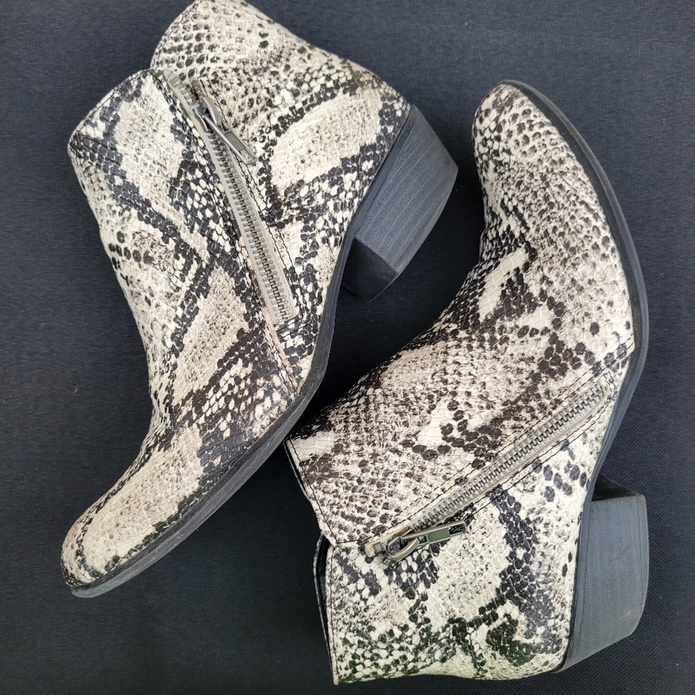 Faux Snakeskin Ankle Boots ~ 6.5 ~ Unionbay ~ Mod print ~ Rockstar ~ FINAL PRICE
